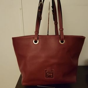 EUC beautiful Dooney & Bourke Large Grommet Tote